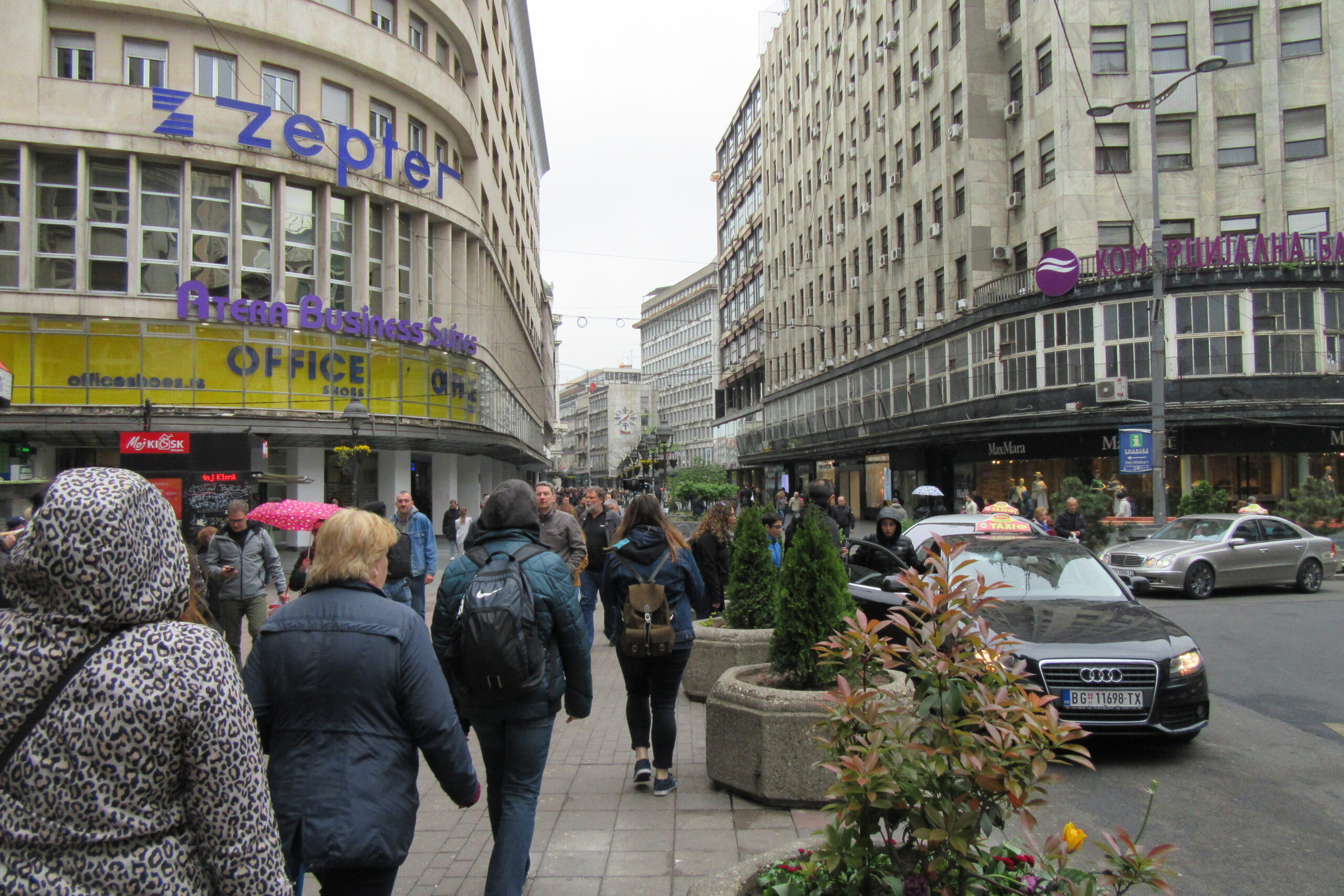 Öğle Vakti Serinliği Sisi Pusu İçinde Hoş Bir Yürüyüş Sedası