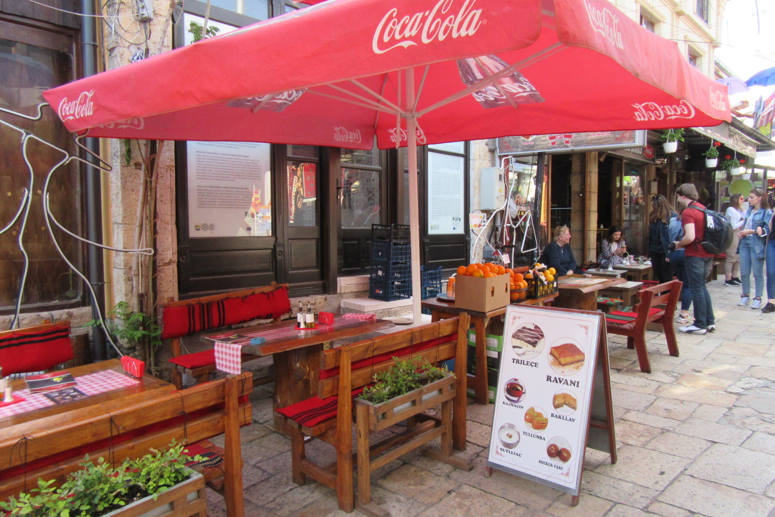 İyi Alıştık Bu Turkish Çaylı Triliçeli Mekâna