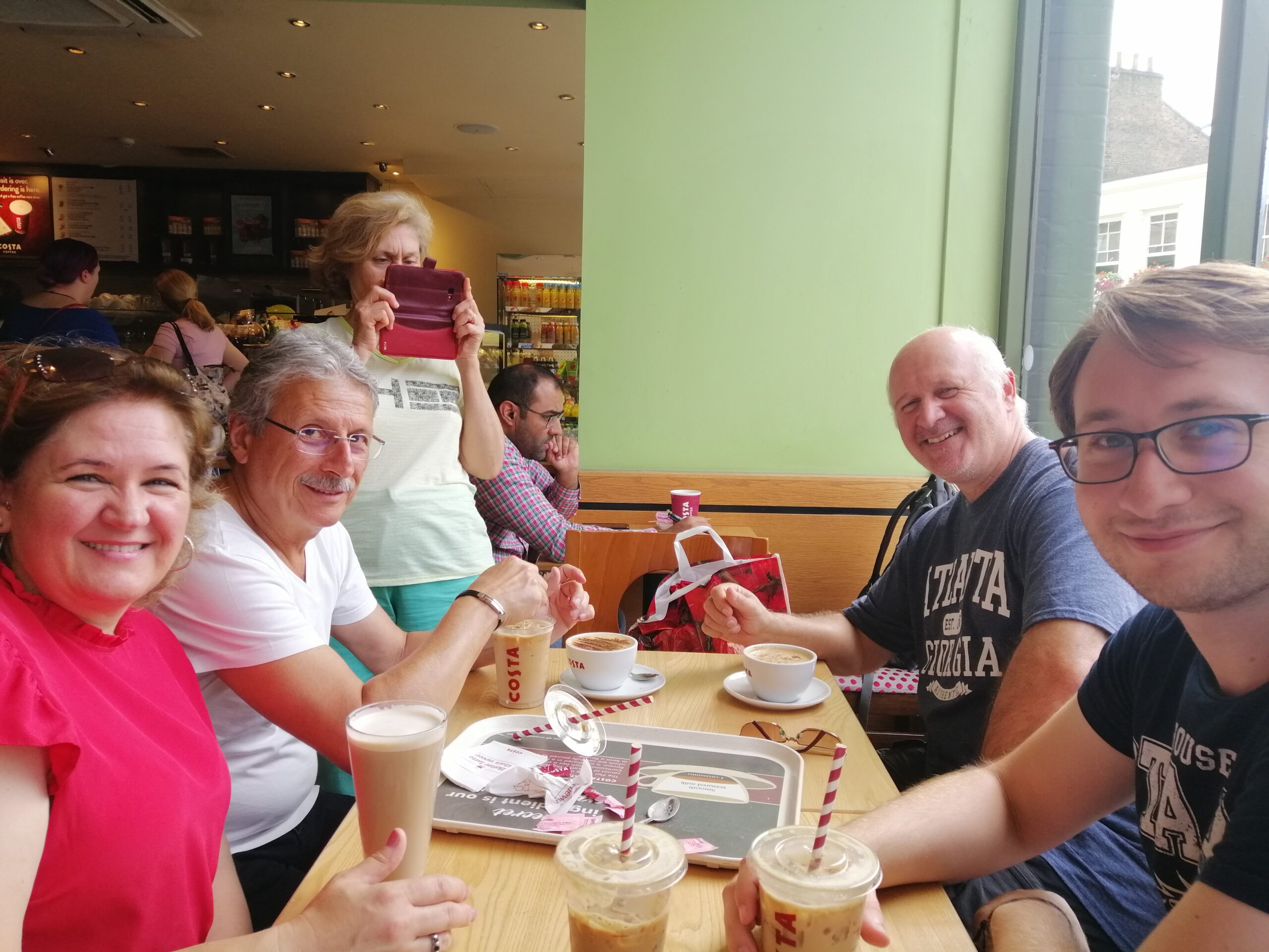 Londra Kafeleri Paris’ten Feyz Almalı Demişimdir Hep