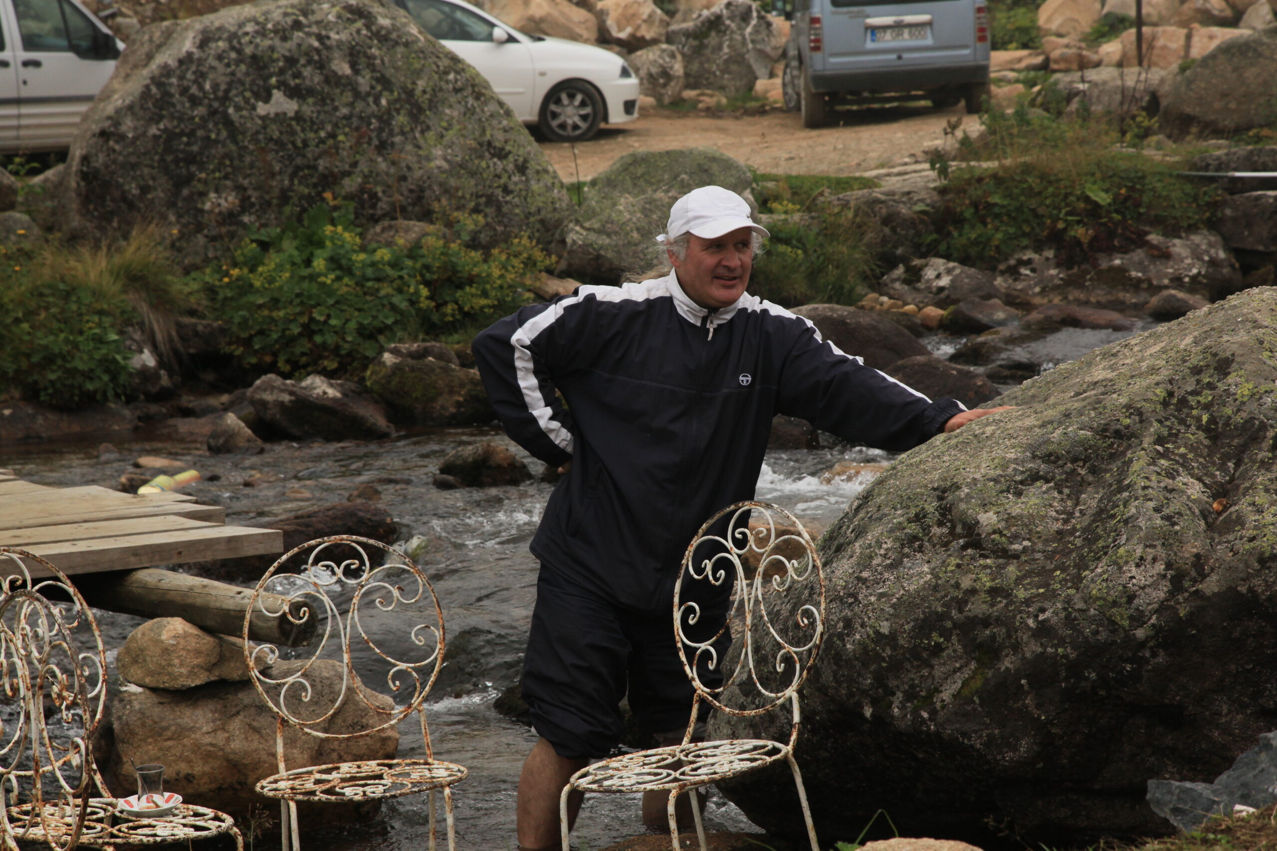 Yuvasını Yakmadıkça, Ayaklarda Su Toplamanın Kökü Kesilmez