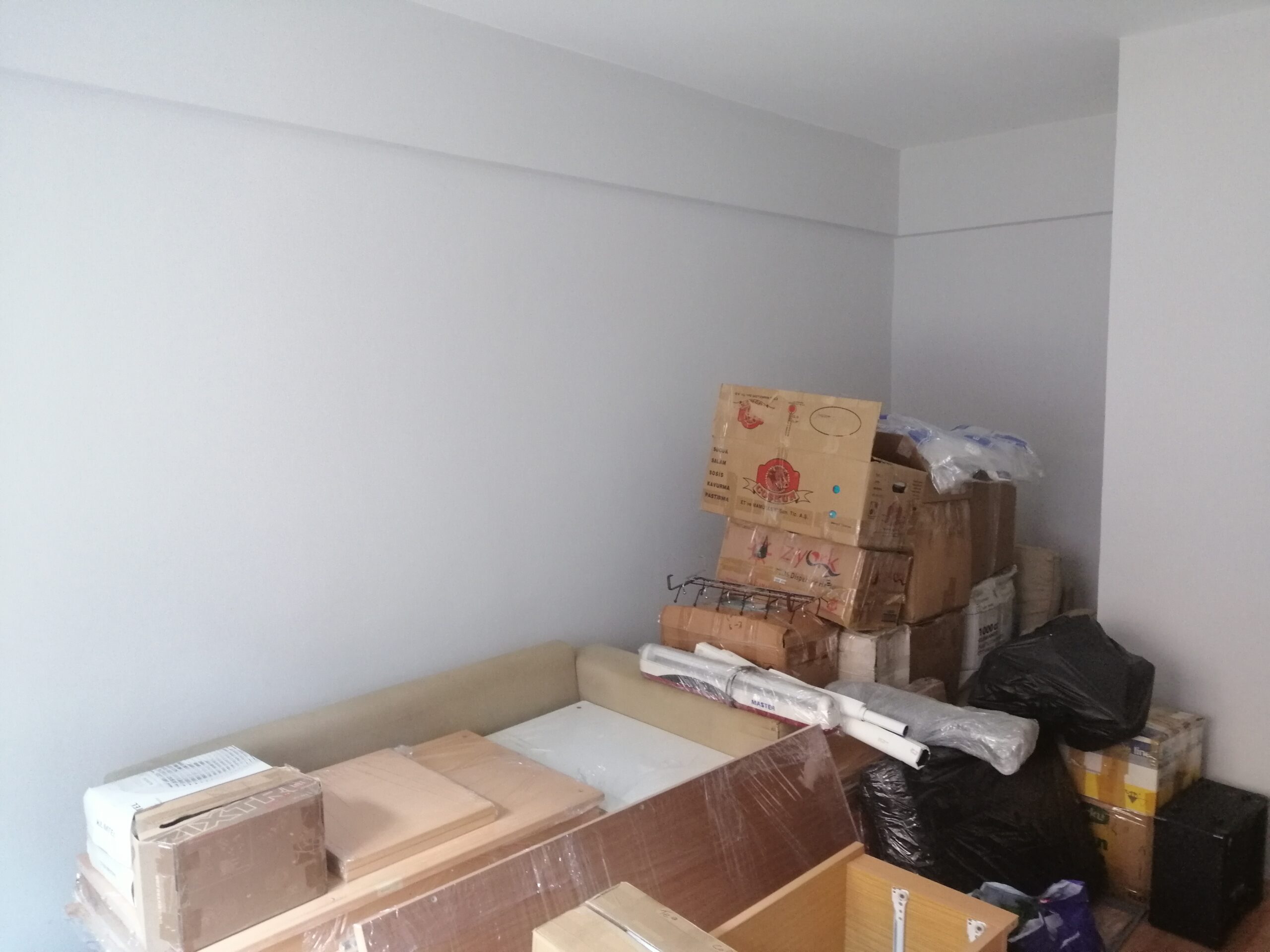 İçi Eşya Dolu Evi Badana Etmek Akla Ziyan İş