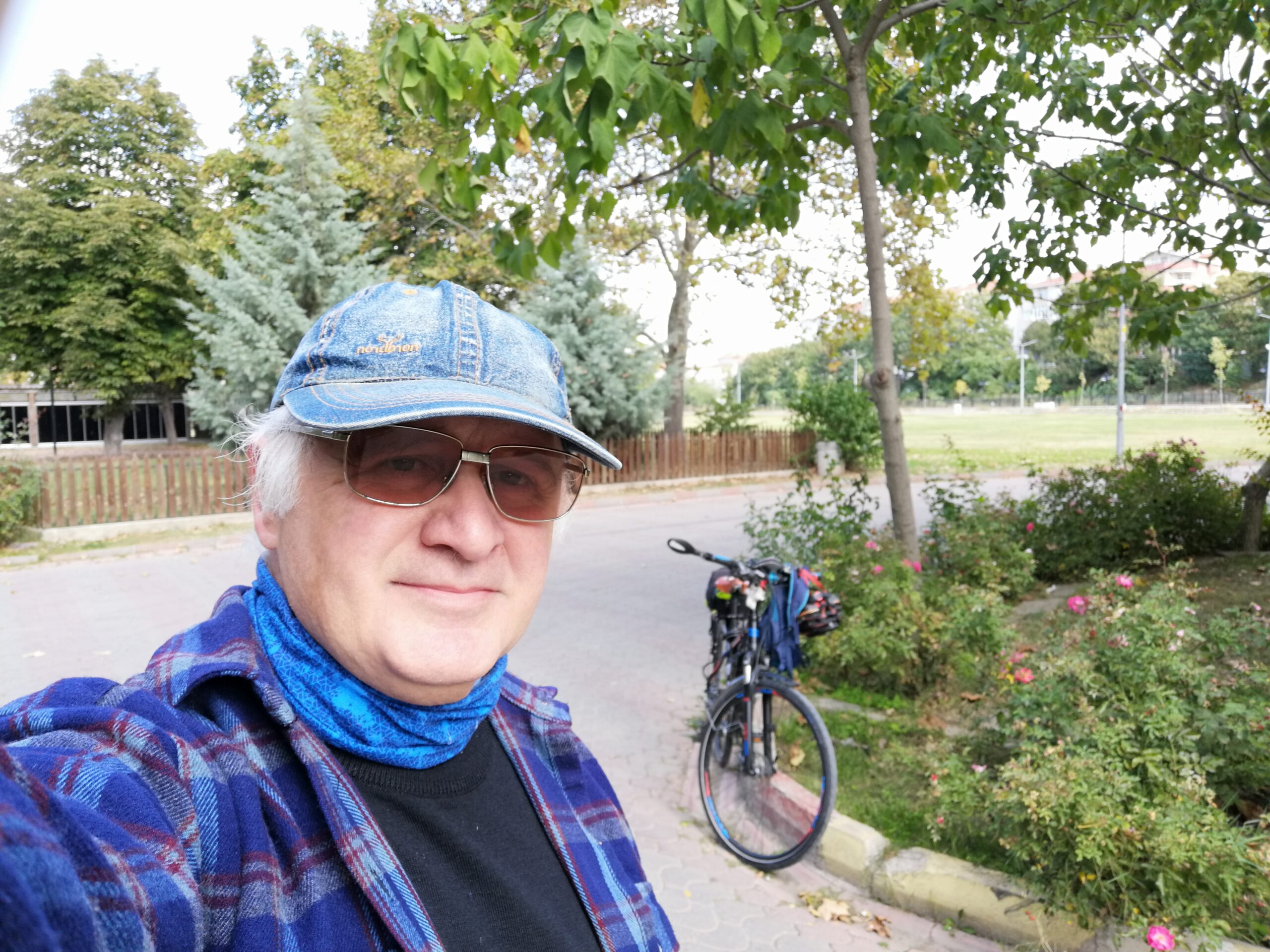 İki Teker Bir Dünya Gezer