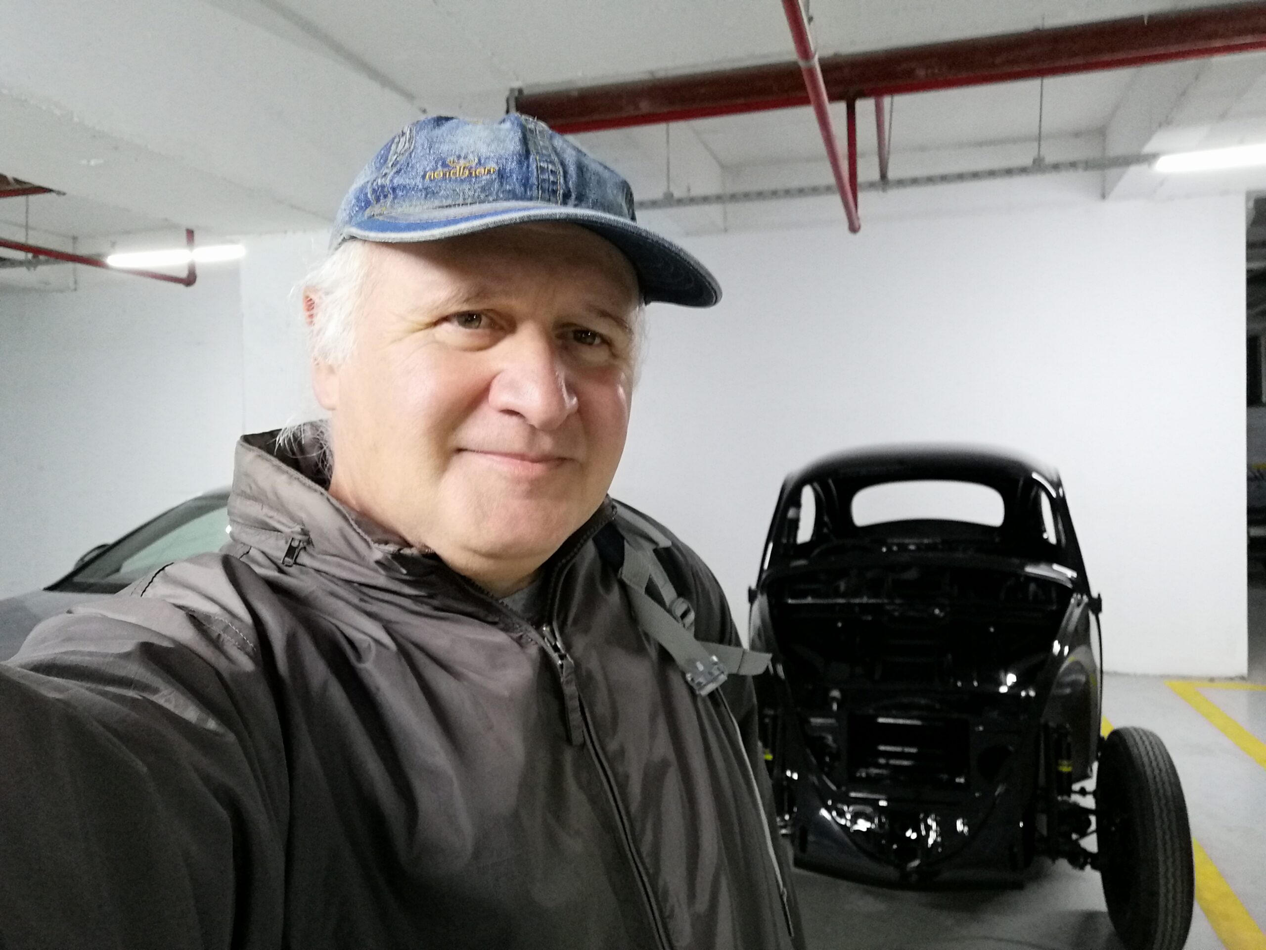 Despotları Boş Verin Soyunmaya Devam