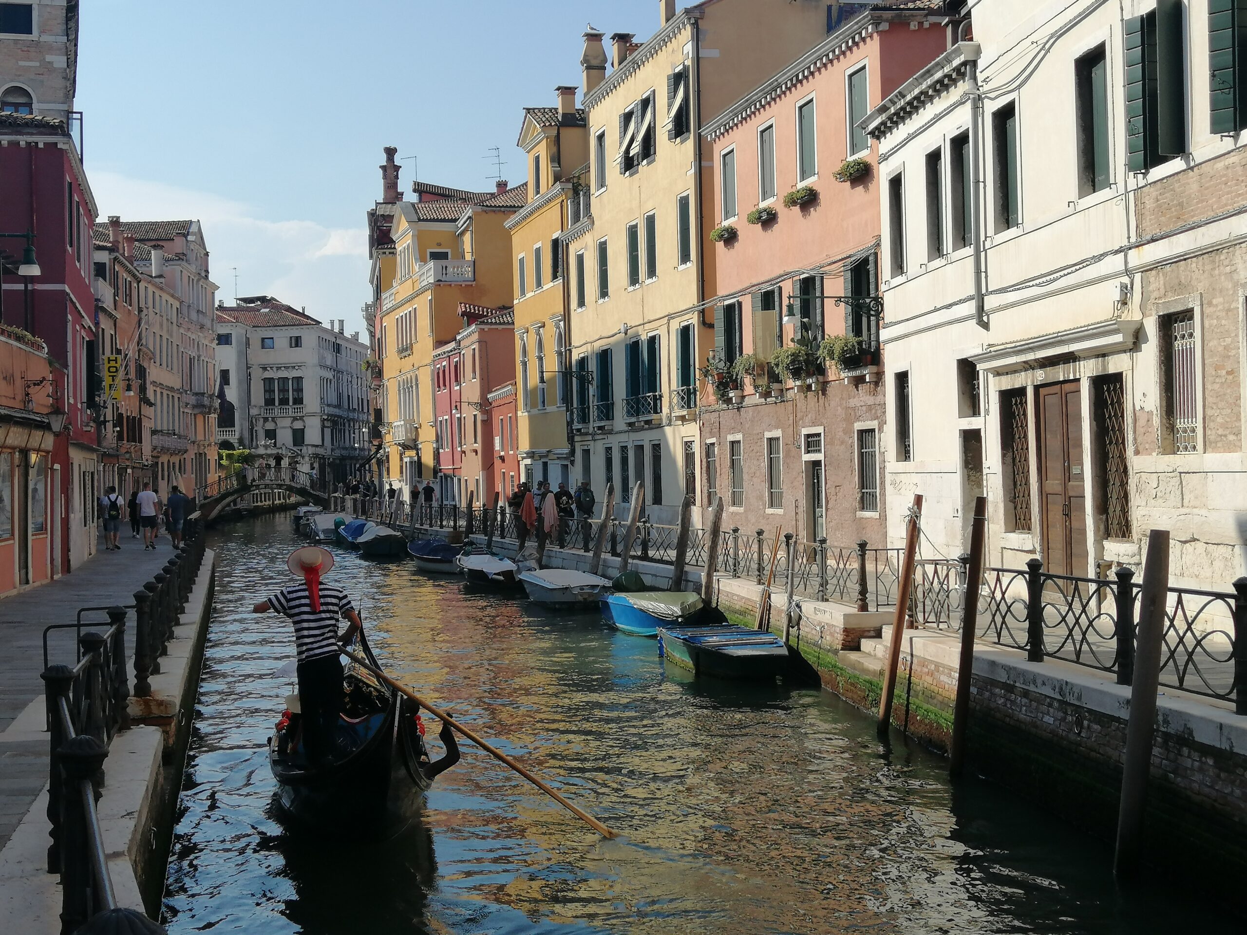 Deniz Kulağı Bir Yanda Kanallar Diğer Yanda Gondol Sefası Havada