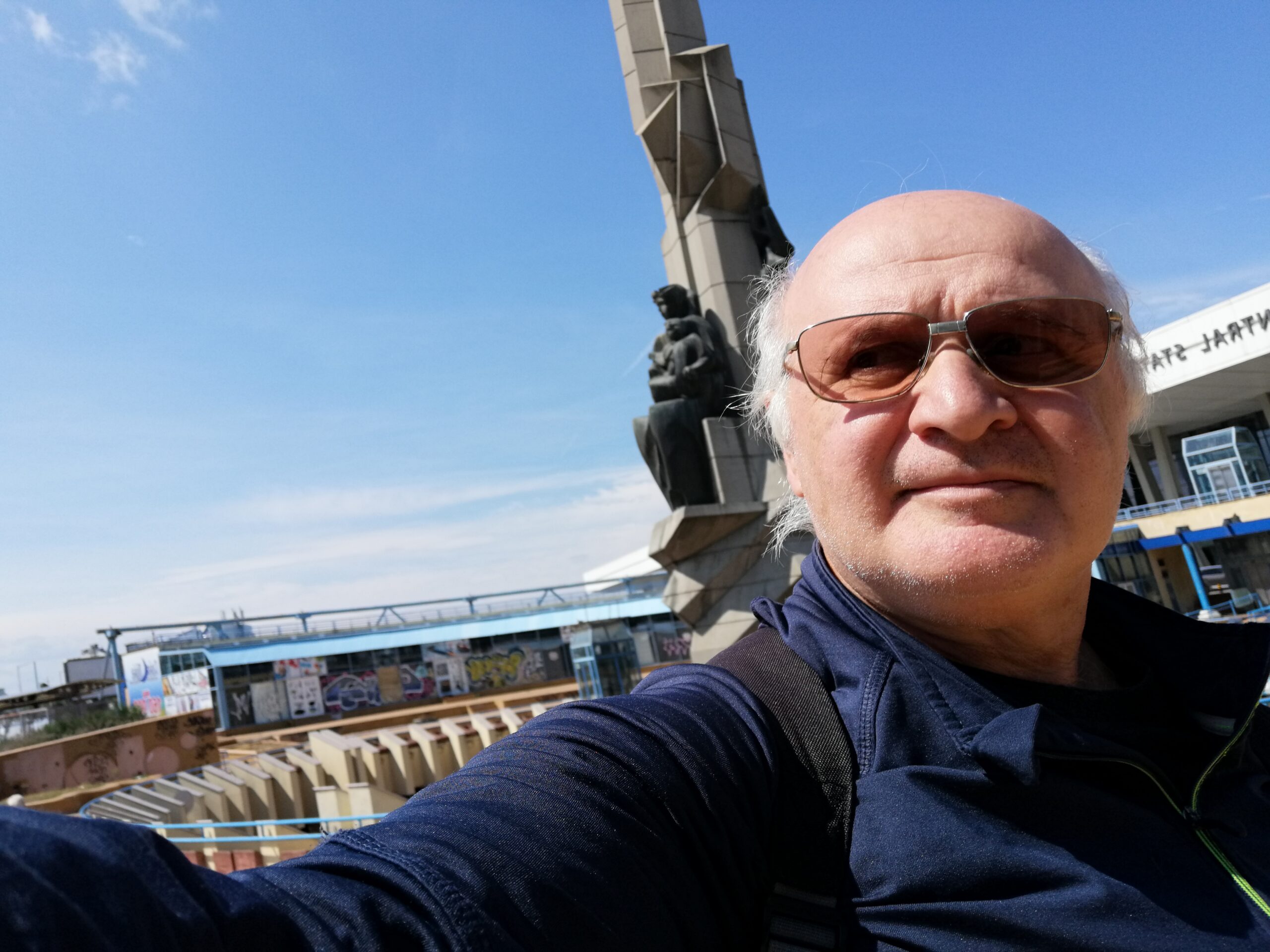 Bilinmeyene Dönük Hep Pusulamız Kökler