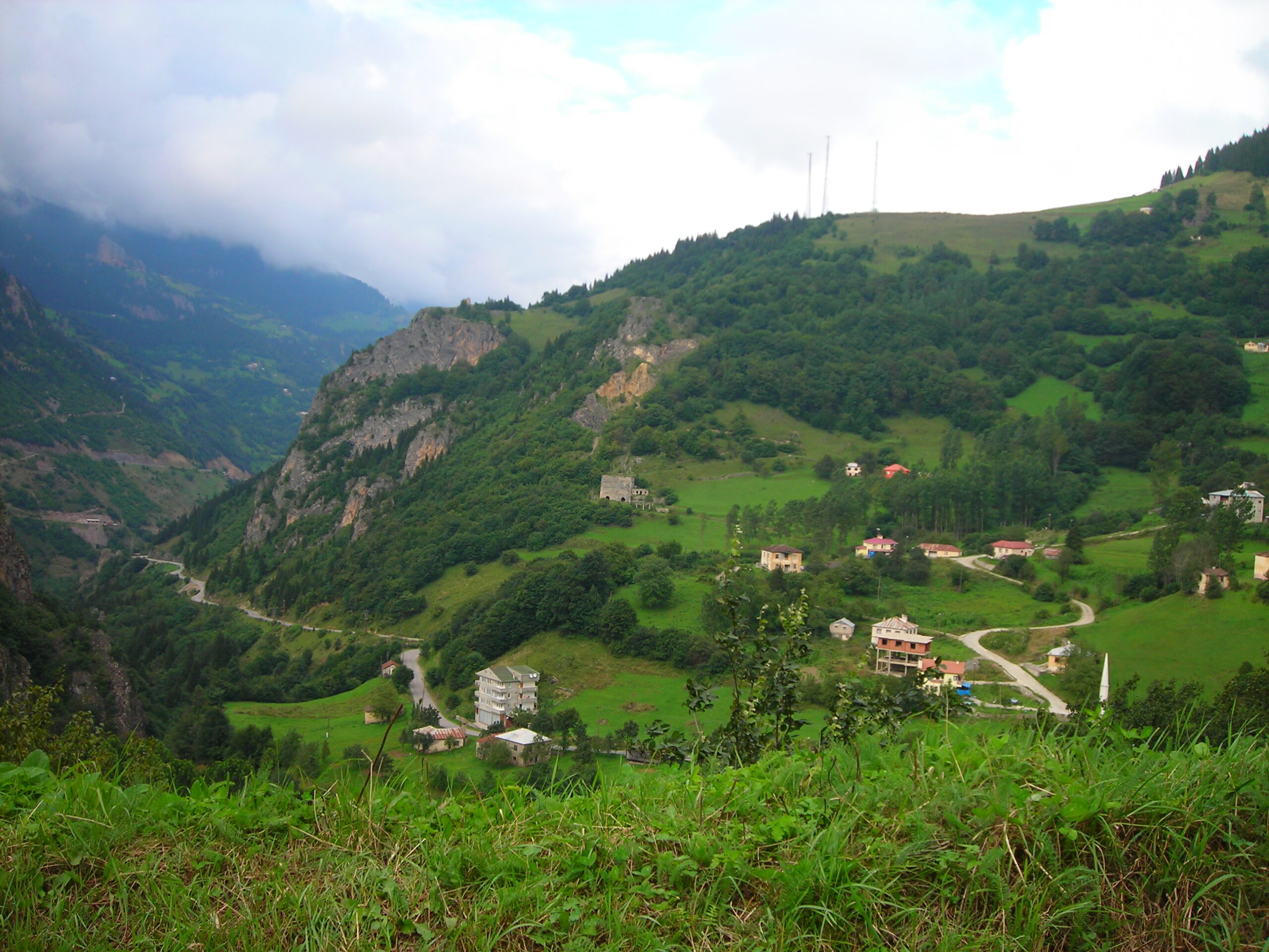 Sere Serpe Yayılmışım Bir Kere O Gökçe Yaylaya