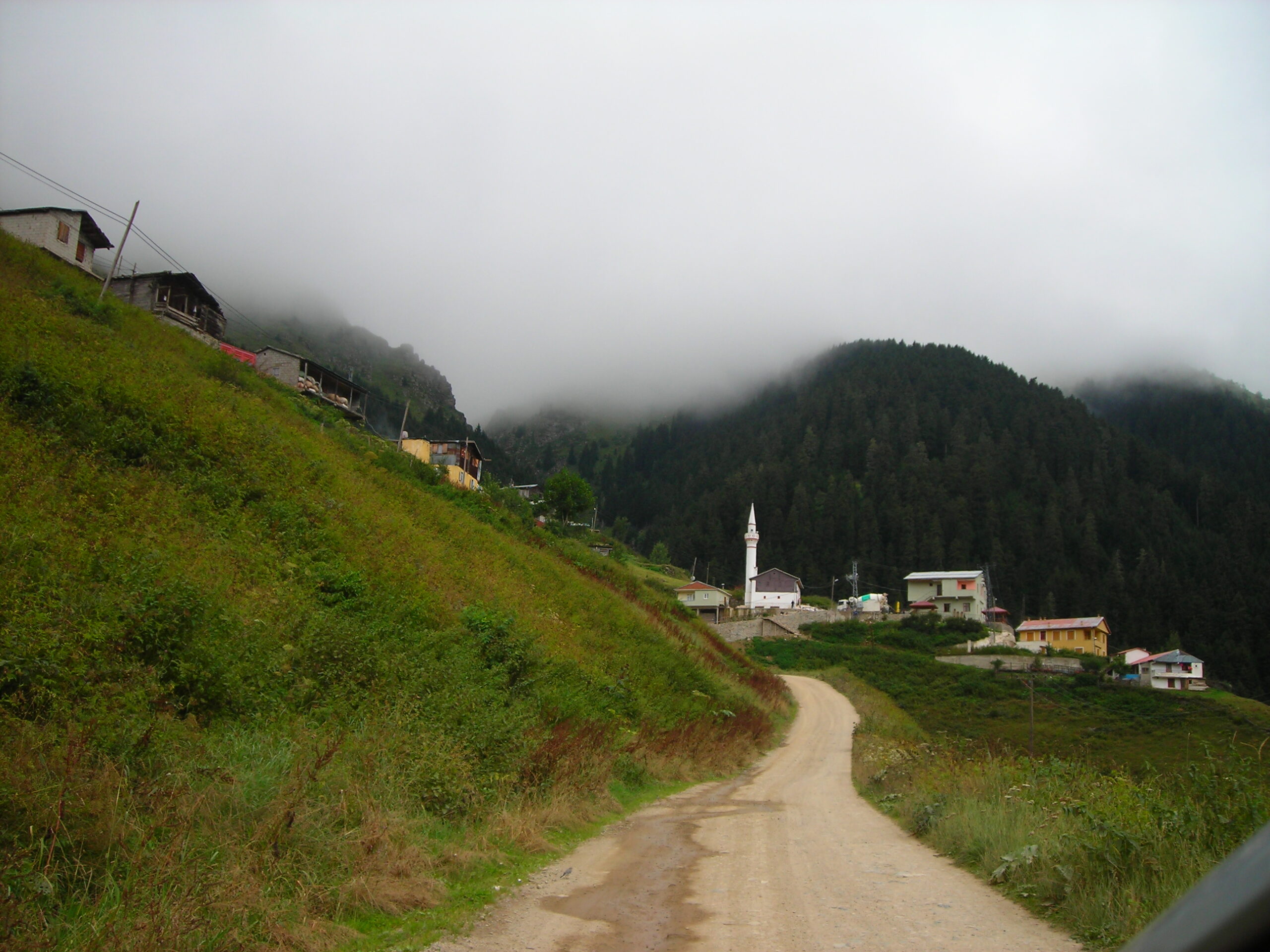 Türkçe Ezan Sesleri Arasında Sıkışmış Bir Yaşam