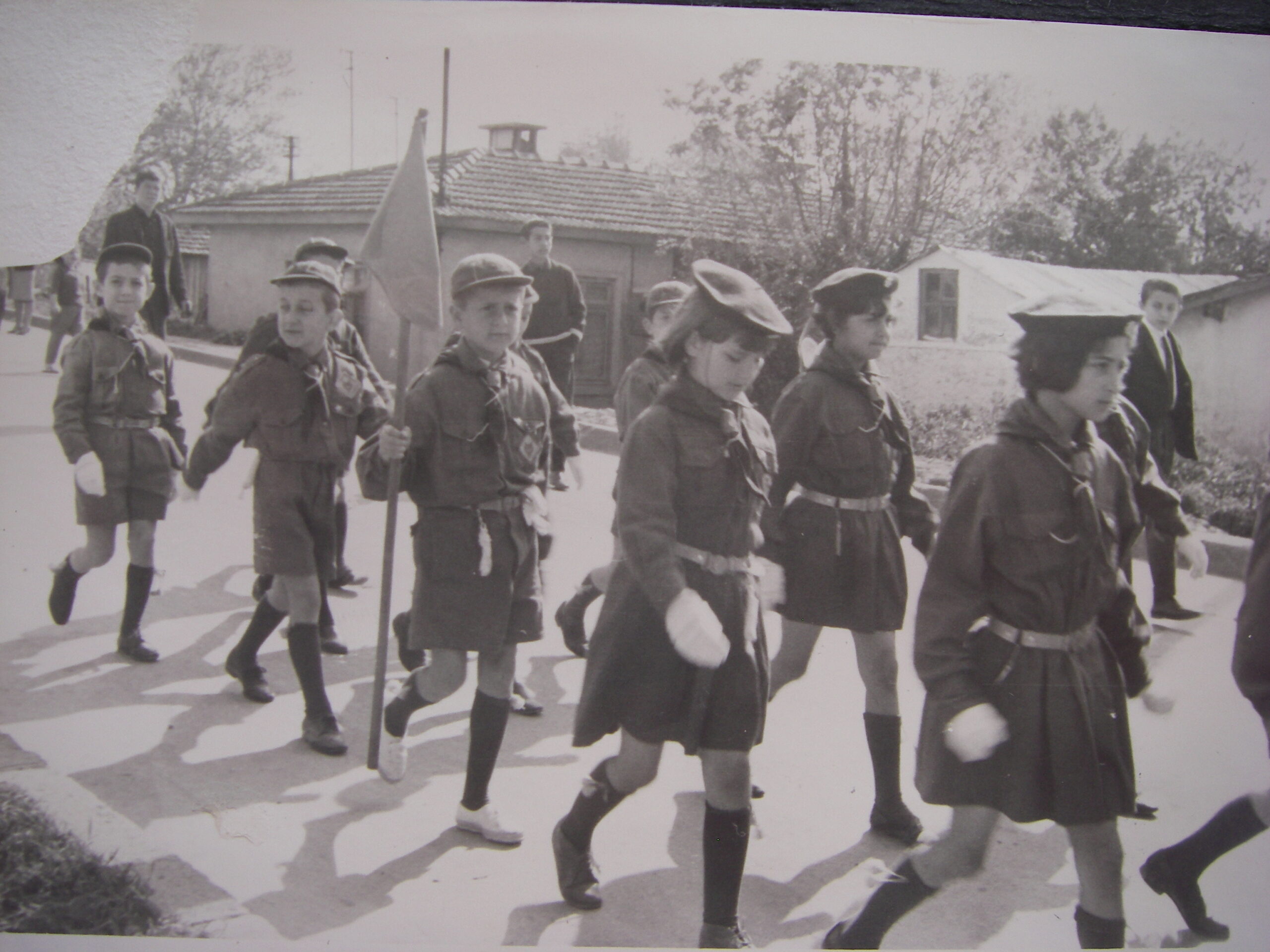 Yılın Sorusu: Ablalar Sizi Bir Kere Öpebilir miyim?