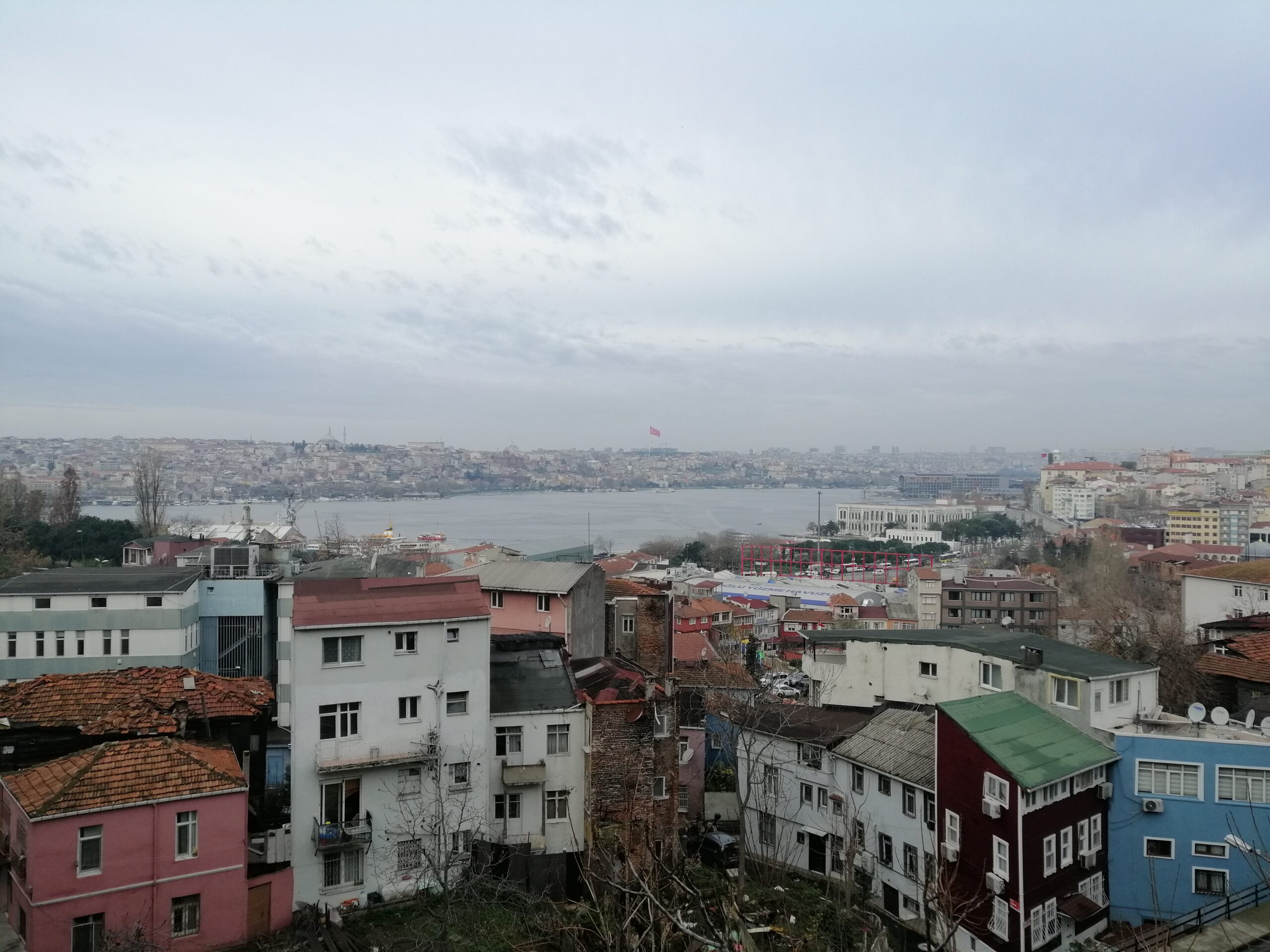 Kartpostalımsı Magnetler Peşinde Koşan Bir Gezentiysem