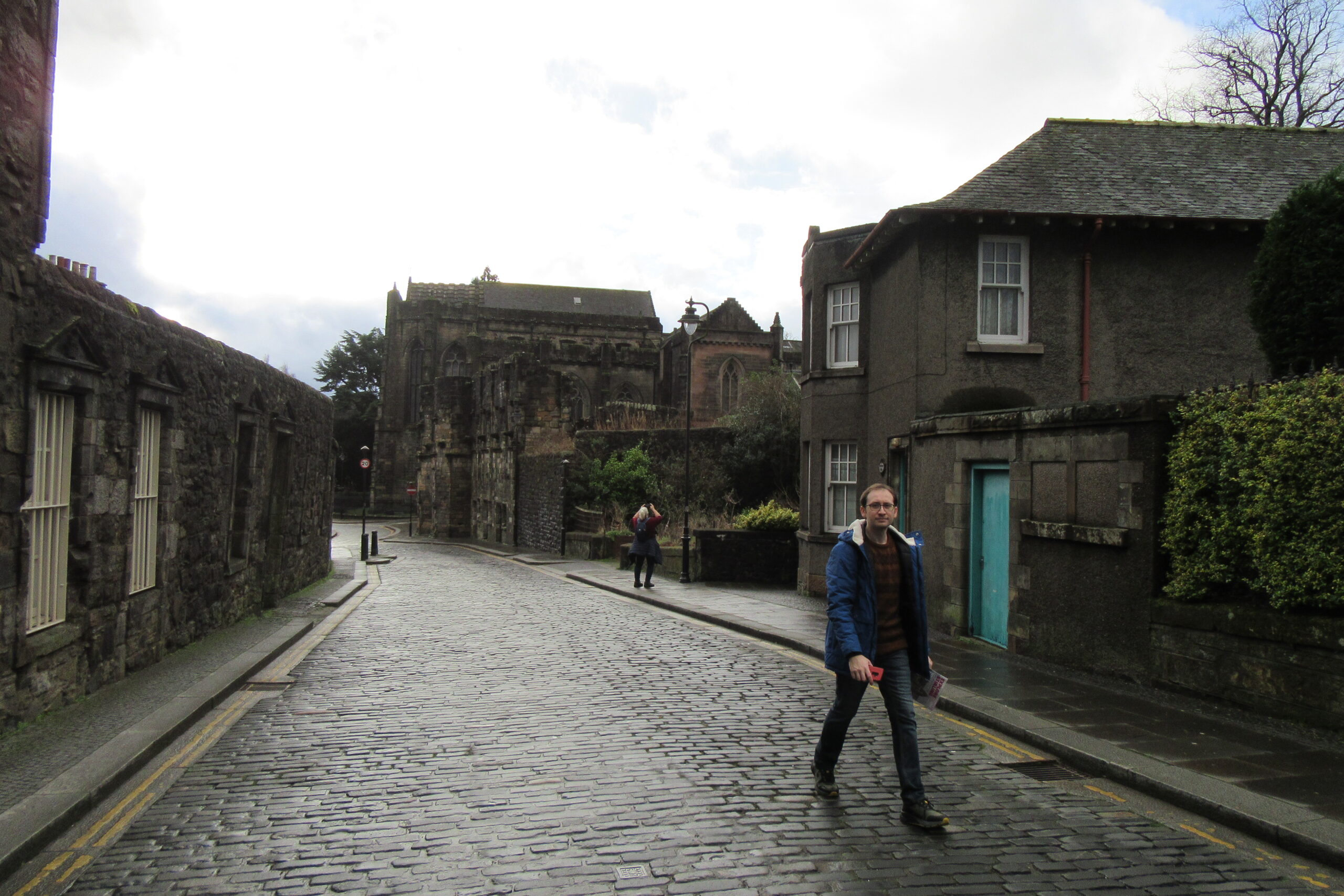 Dünyanın Yolları Engebeli Taştan