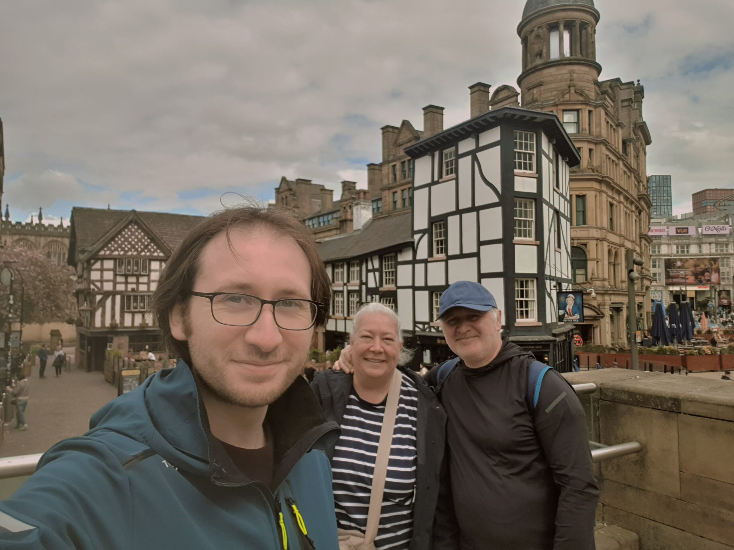 Kozmopolit Manchester… İngiltere’nin Spor 🏟️, Eğitim 🎓 ve Sanat 🎨 Kenti