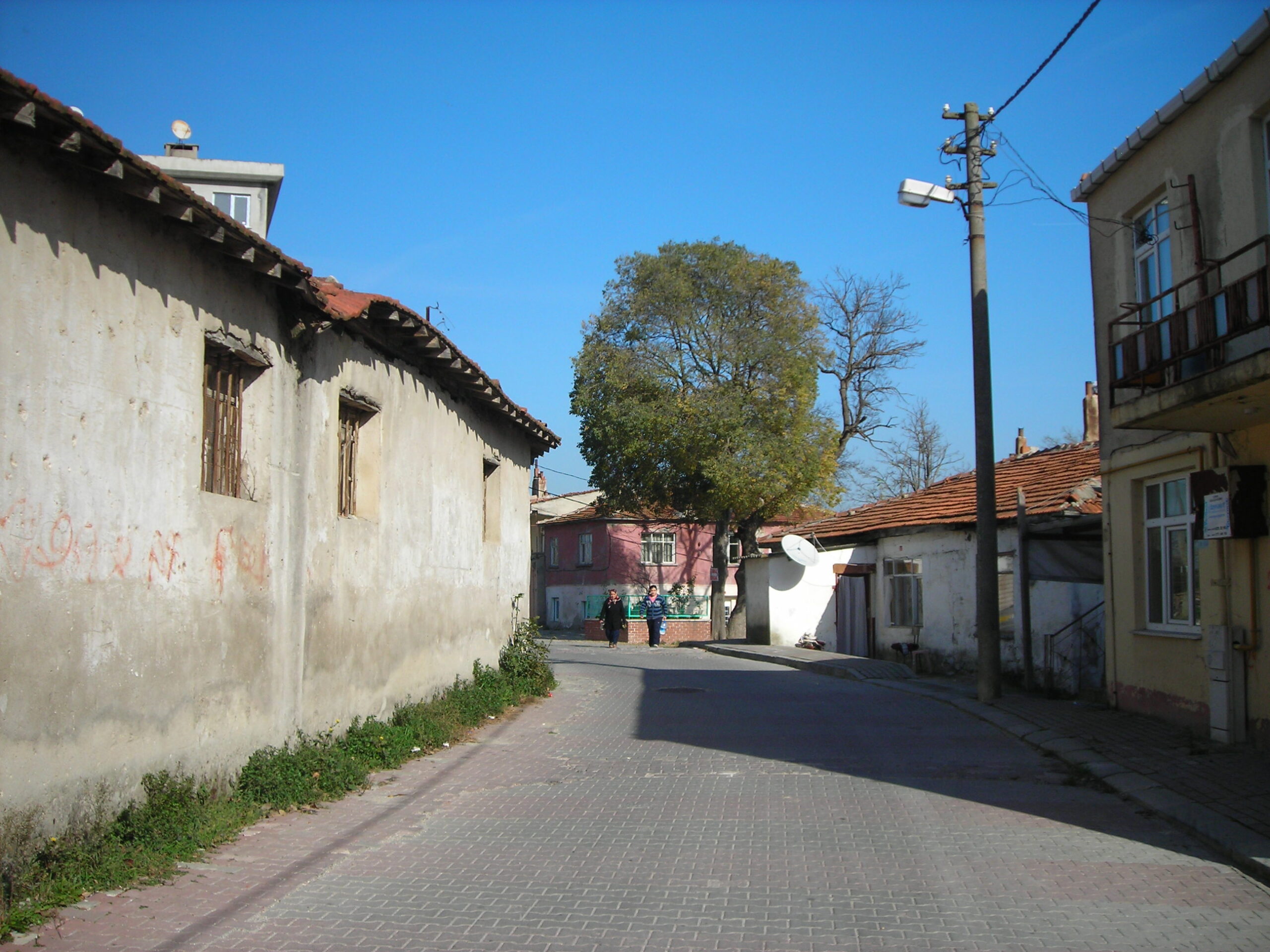 İstasyon İle Çitlembik Dede Arasında Bir Sokakta